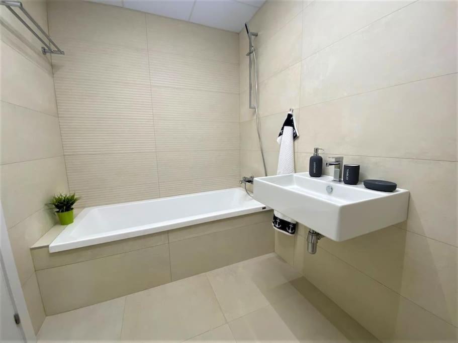 Ferienwohnung Luxurious Penthouse With Huge Panoramic Terrace San Roque  Exterior foto