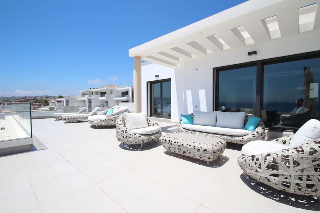 Ferienwohnung Luxurious Penthouse With Huge Panoramic Terrace San Roque  Exterior foto