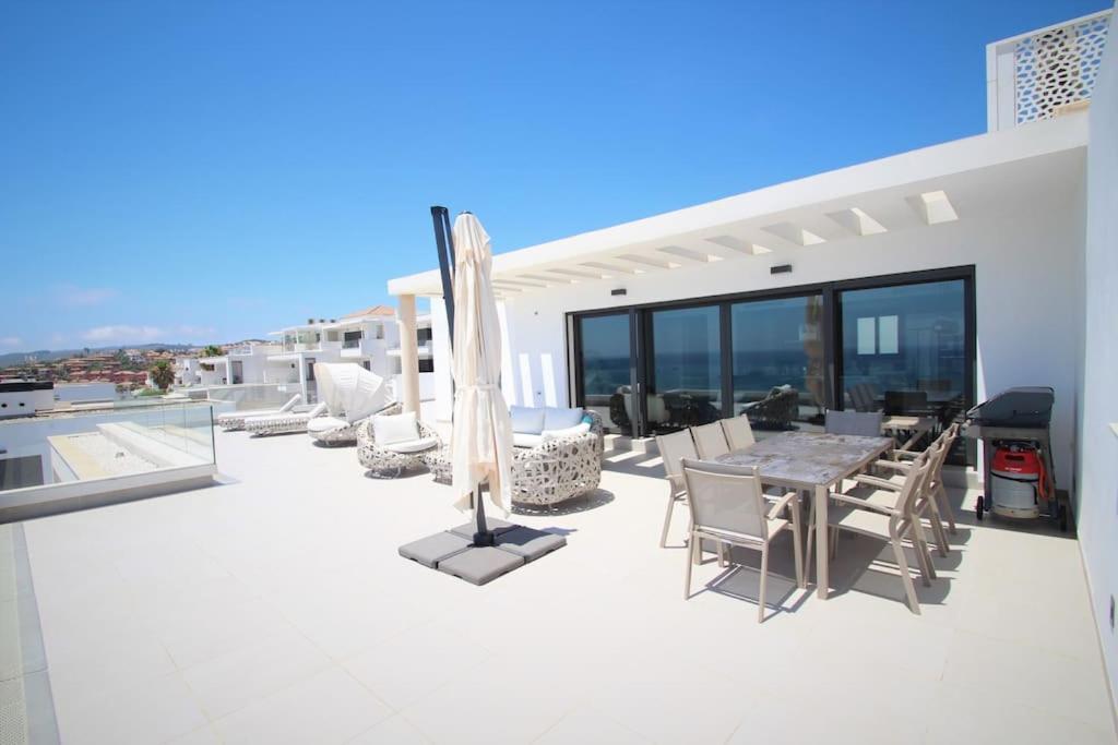 Ferienwohnung Luxurious Penthouse With Huge Panoramic Terrace San Roque  Exterior foto